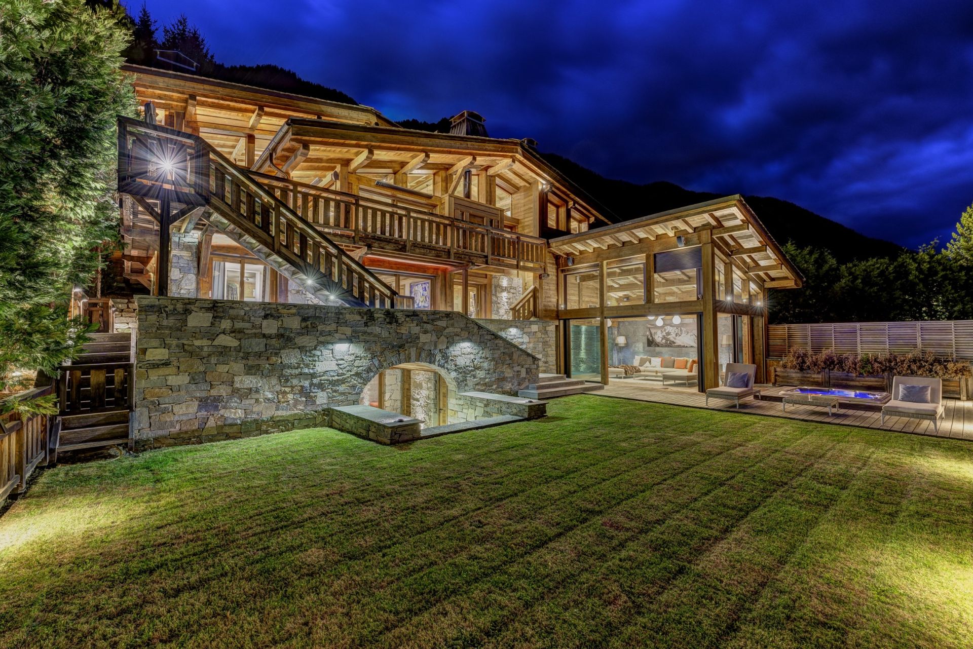 Sale Luxury Chalet Chamonix-Mont-Blanc 10 Rooms 594 M² - Sotheby's ...