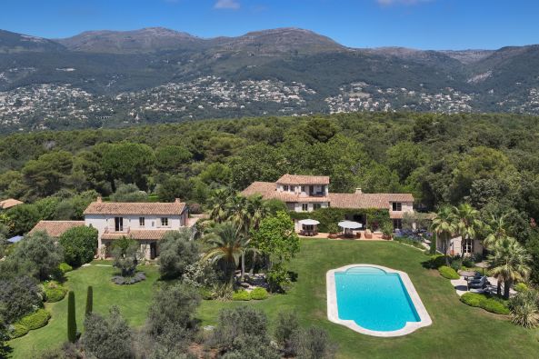 luxury villa 16 Rooms for sale on ST PAUL DE VENCE (06570)