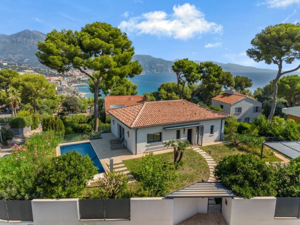 luxury villa 4 Rooms for sale on ROQUEBRUNE CAP MARTIN (06190)