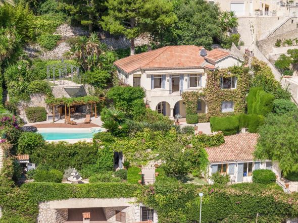 luxury provencale house 5 Rooms for sale on VILLEFRANCHE SUR MER (06230)