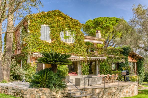 maison de maître 9 Pièces en vente sur MOUGINS (06250)